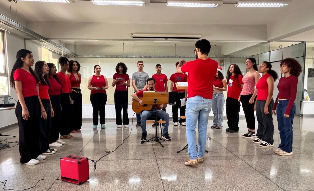 Camerata Vocal do IFG Aparecida na confraternização de servidores e terceirizados